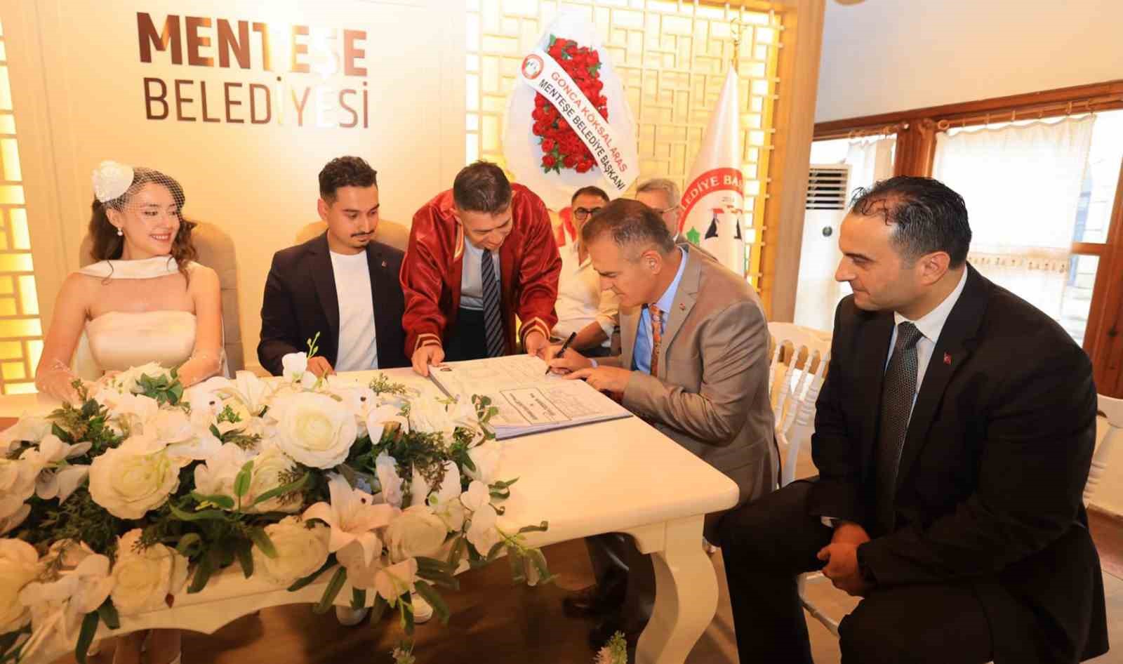 Muğla Valisi Dr. İdris Akbıyık, Diyarbakır Dicle ilçesinde teröristler ile