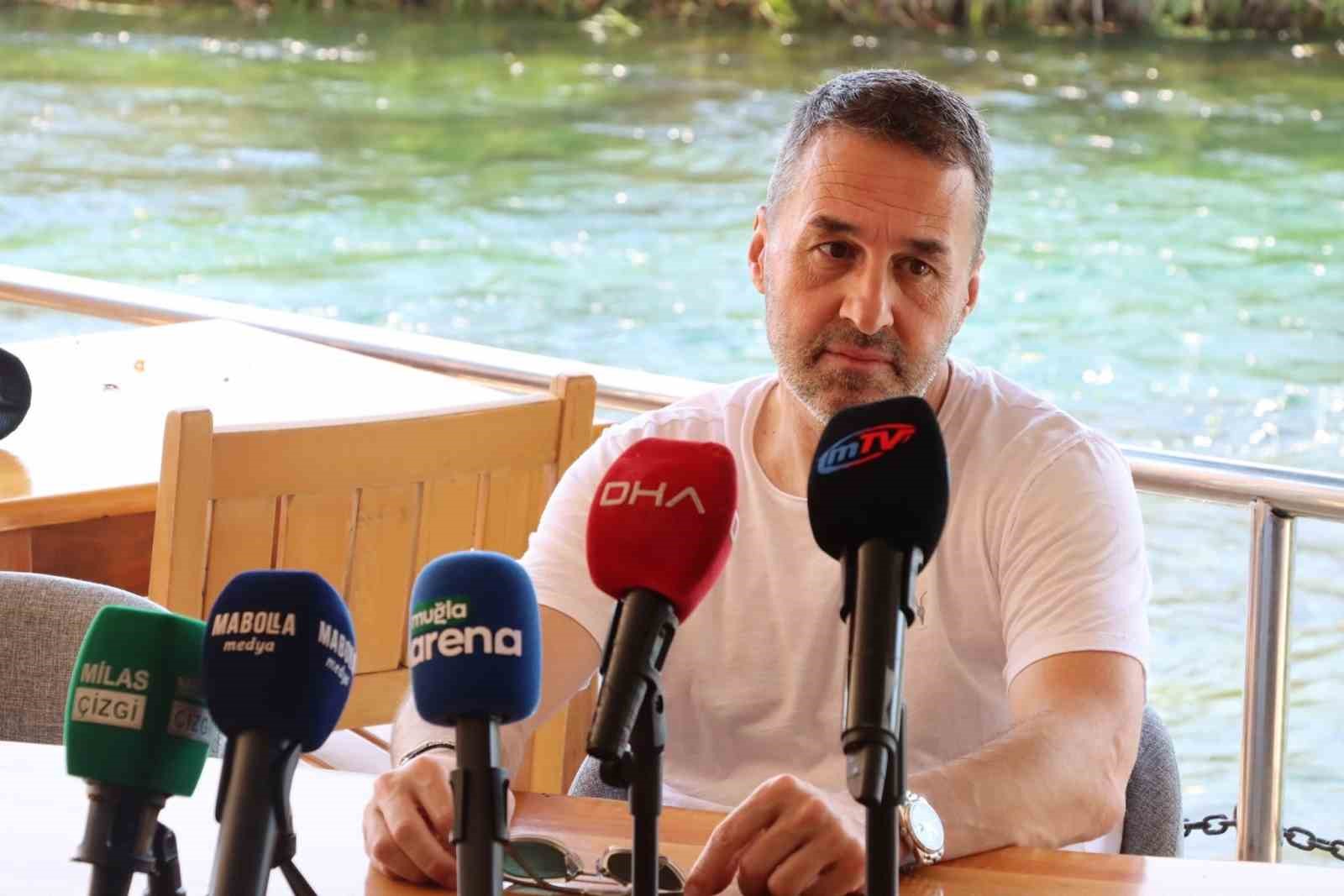 Muğlaspor Teknik Direktörü Yalçın Koşukavak, kadın gazetecilere yönelik sarf ettiği
