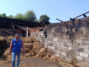 Muğla Büyükşehir Belediyesi, Ortaca’nın Okçular Mahallesi’nde meydana gelen ahır yangınında