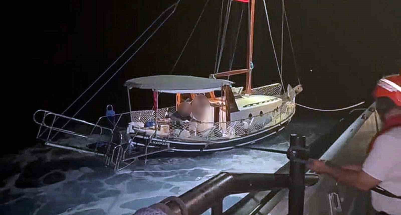 Muğla’nın Marmaris ilçesi açıklarında seyreden ve içinde iki kişi bulunan