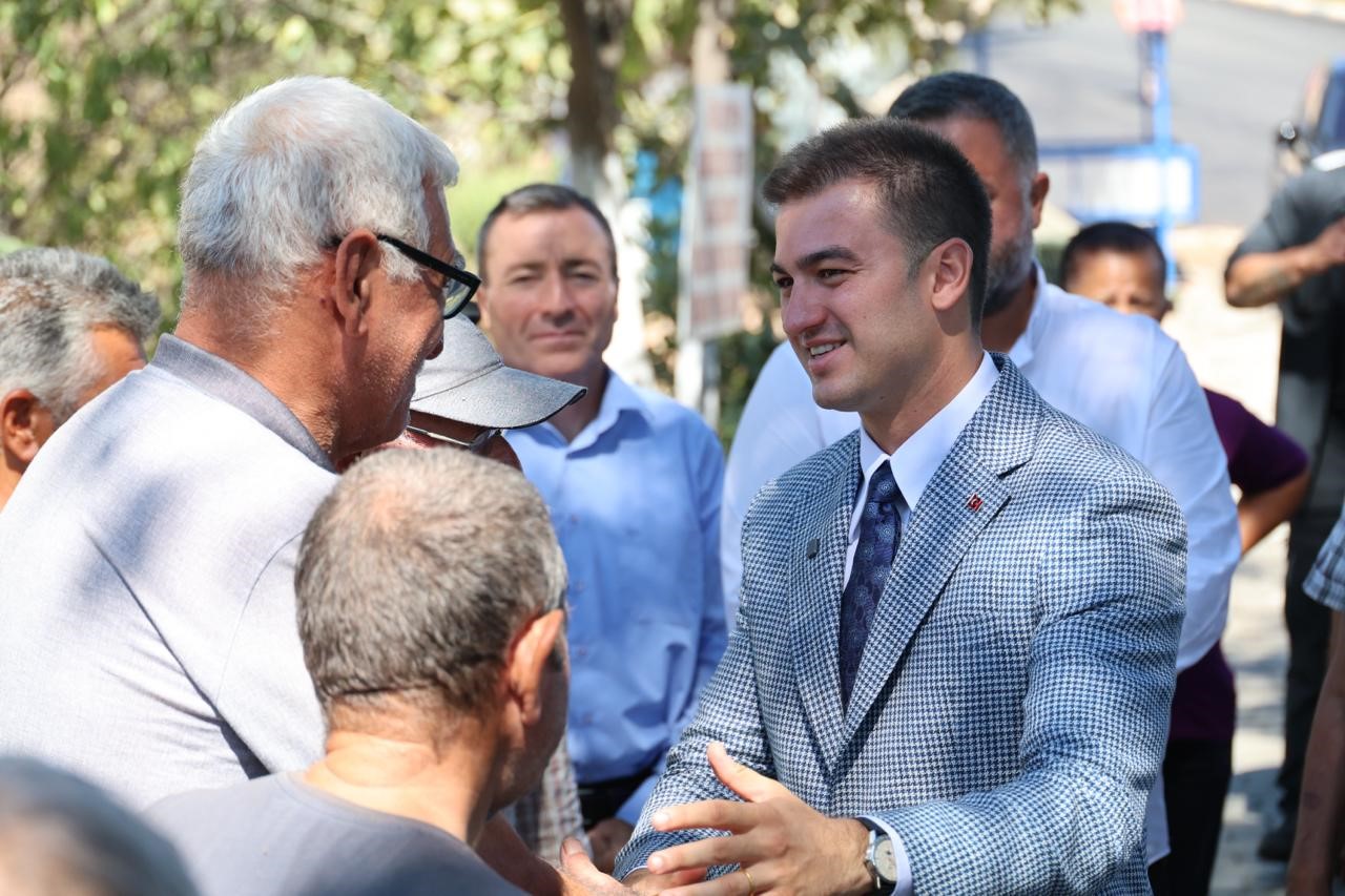 Bodrum Belediye Başkanı Tamer Mandalinci, Çamlık Mahallesinde gerçekleştirilen yol bakım