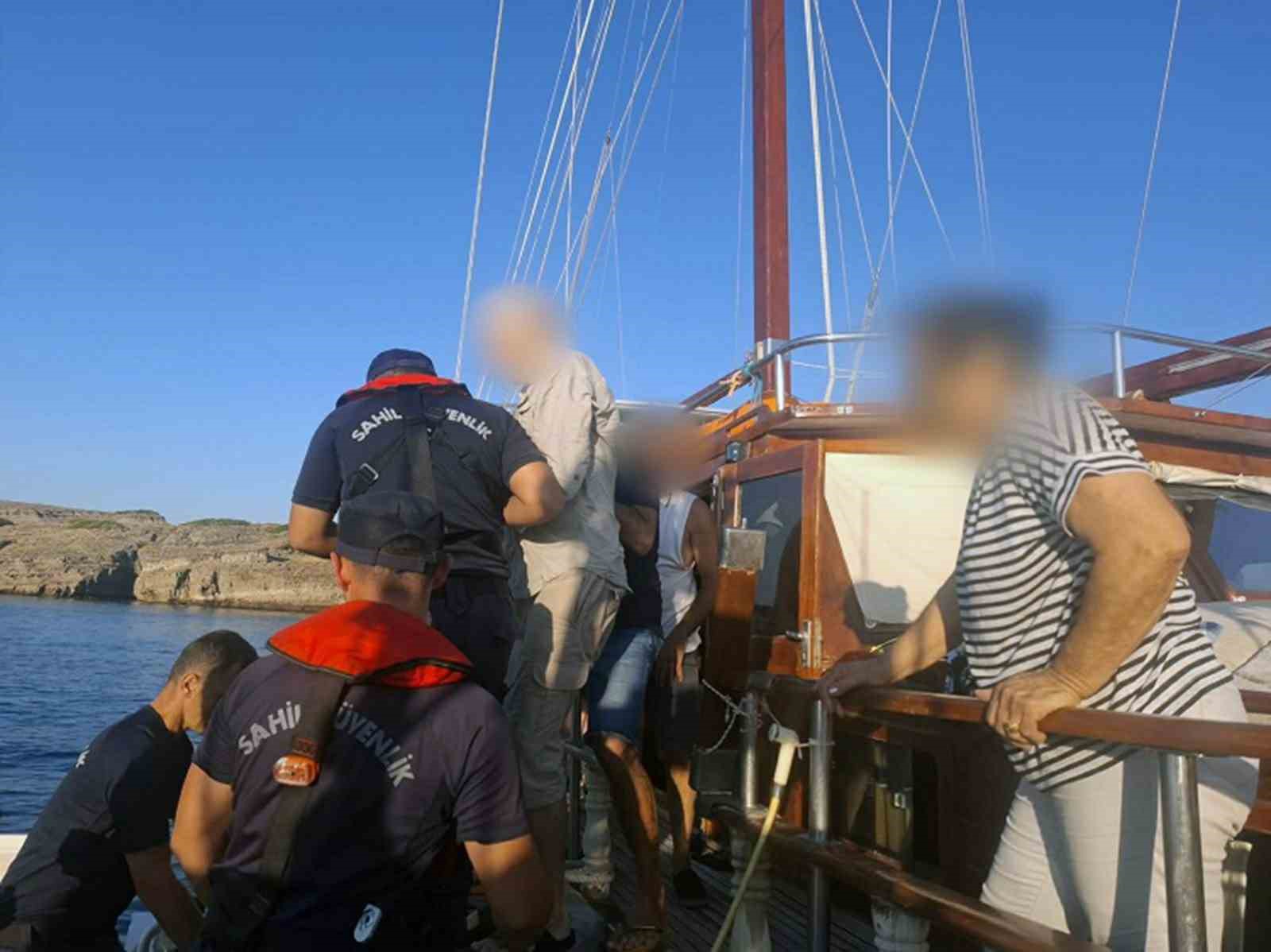 Muğla’nın Bodrum Marmaris ilçesi açıklarında seyreden ticari yatlarda rahatsızlanan iki