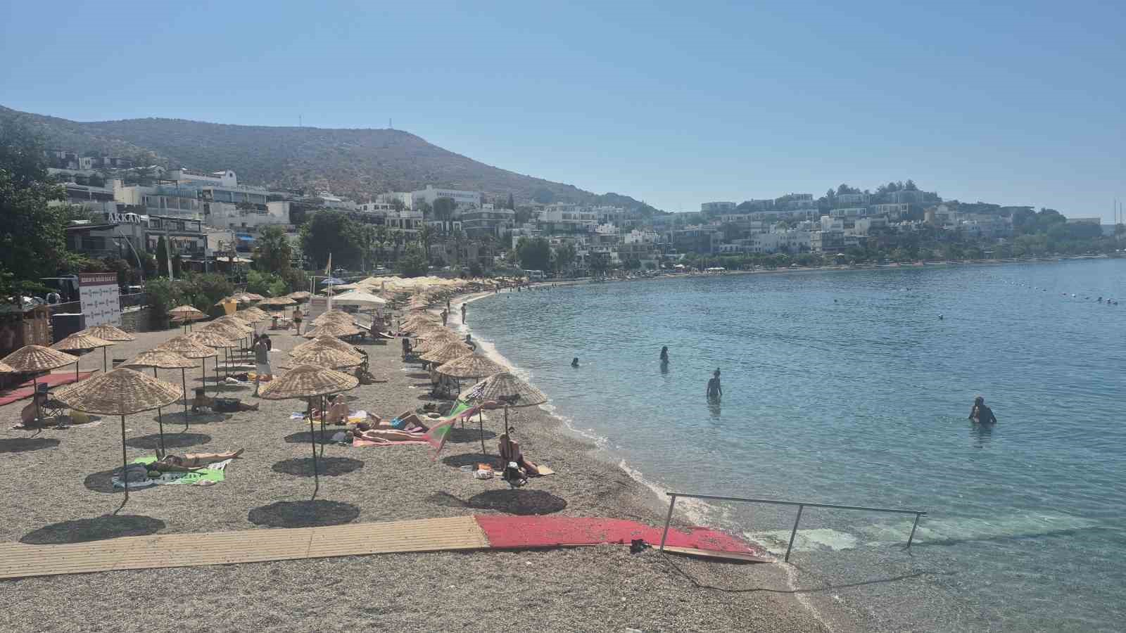 Muğla’nın Bodrum ilçesini ziyaret eden iki kruvaziyer gemisiyle toplam 2