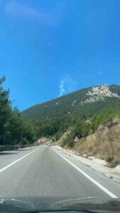 Muğla’nın Fethiye ilçesinde çıkan orman yangını ekiplerin yoğun müdahalesi ile