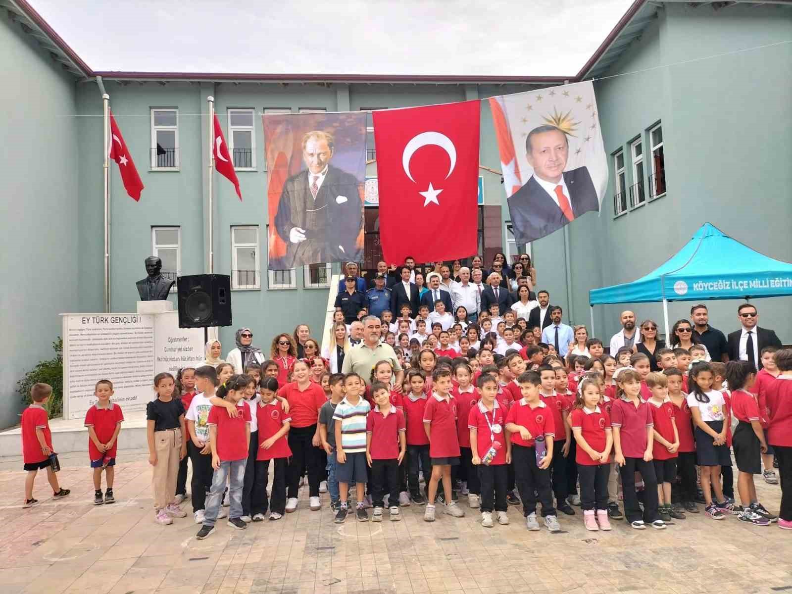 Muğla’nın Köyceğiz ilçesinde İlköğretim Haftası kutlama programı çeşitli etkinliklerle gerçekleştirildi.