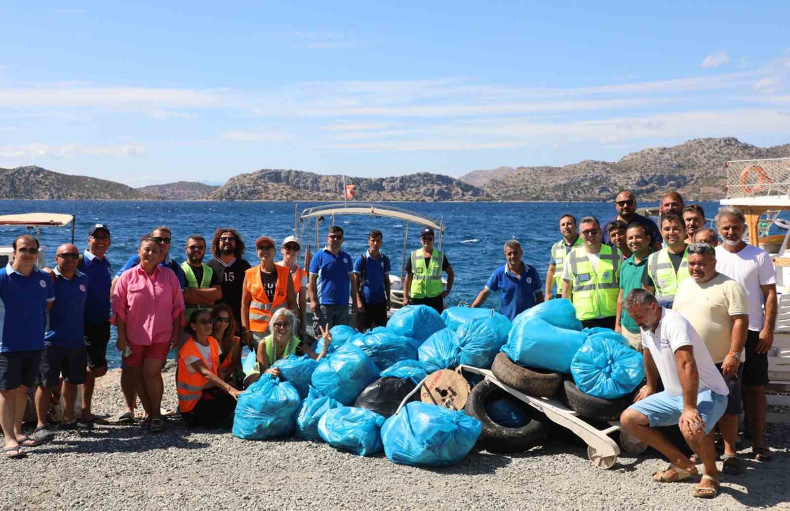 Muğla Büyükşehir Belediyesi, plastik atıkların deniz ve kıyılarda oluşturduğu kirliliğe