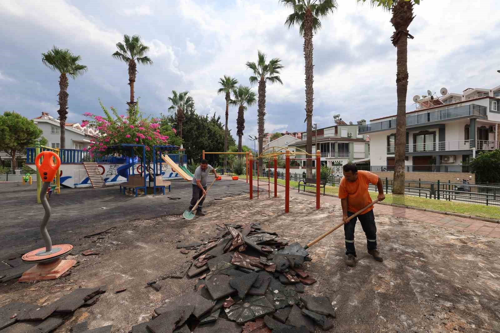 Muğla’nın Marmaris ilçesinde parklar elden geçiyor. Marmaris Belediyesi, merkez ve