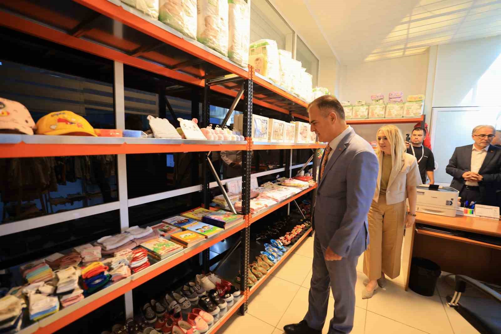 Muğla Eğitim ve Araştırma Hastanesi’nde tedavi gören kimsesiz ve maddi