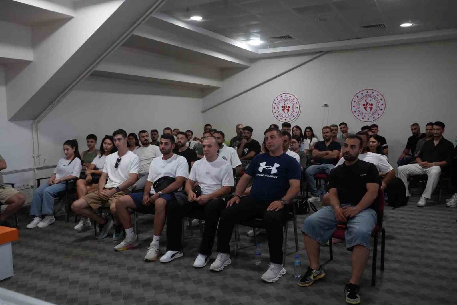 Boks sporunu gelecek nesillere aktarmak ve nitelikli antrenörler yetiştirmek amacıyla