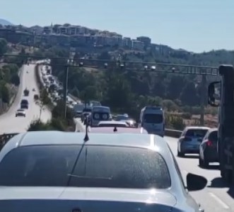 Muğla-Yatağan karayolu üzerinde meydana gelen zincirleme trafik kazası dolayısıyla uzun