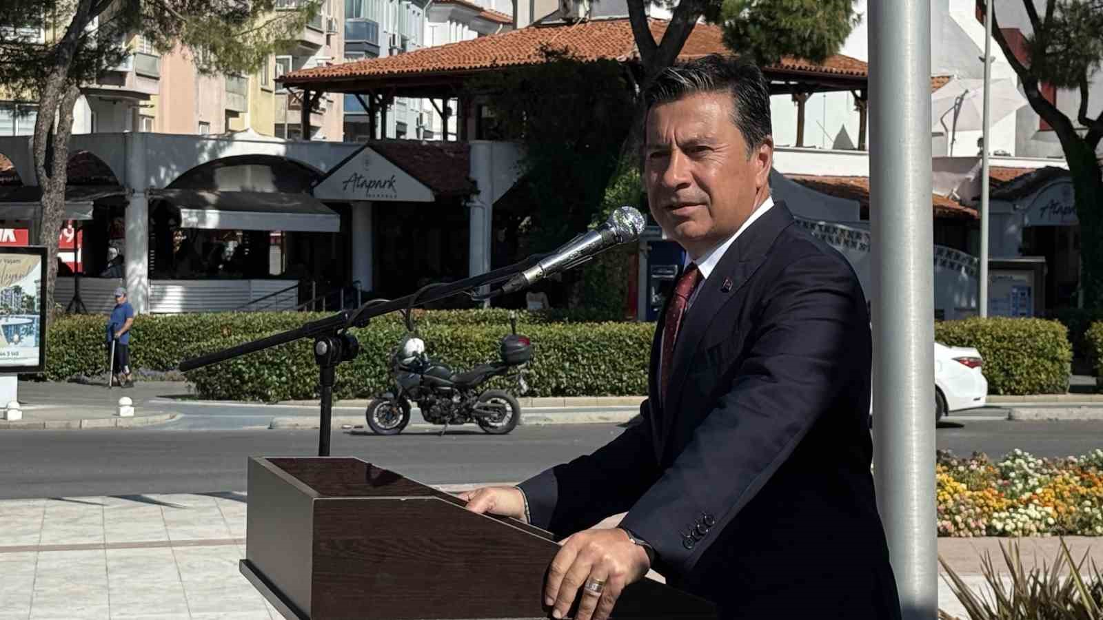 Muğla’da 1-7 Eylül Zabıta Haftası dolayısıyla Menteşe Cumhuriyet Meydanı’nda çelenk
