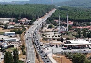 Muğla-Antalya karayolu Ula kavşağına yakın bölgede meydana gelen zincirleme trafik