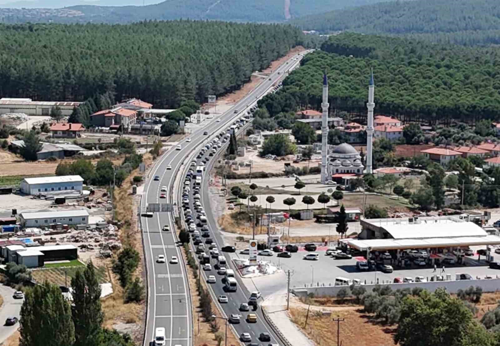 Muğla-Antalya karayolu Ula kavşağına yakın bölgede meydana gelen zincirleme trafik