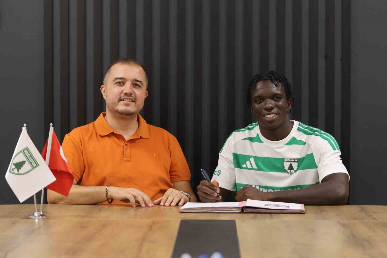 Trendyol 1. Lig ekiplerinden Muğlaspor, 22 yaşındaki futbolcu Korede Osundina’yı