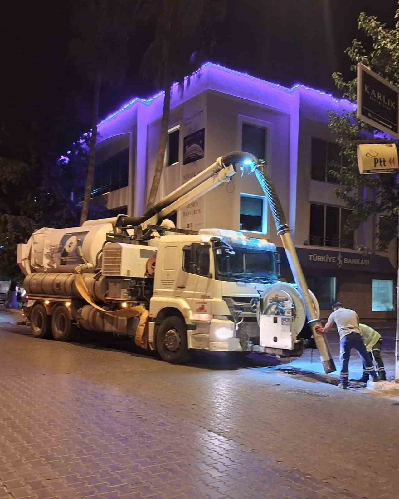 Muğla Büyükşehir Belediyesi Su ve Kanalizasyon İdaresi (MUSKİ) ekipleri yaklaşan