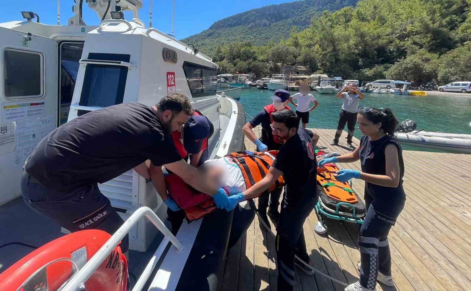 Muğla’nın Fethiye ilçesi açıklarında seyreden özel teknede yaralanan bir vatandaş,