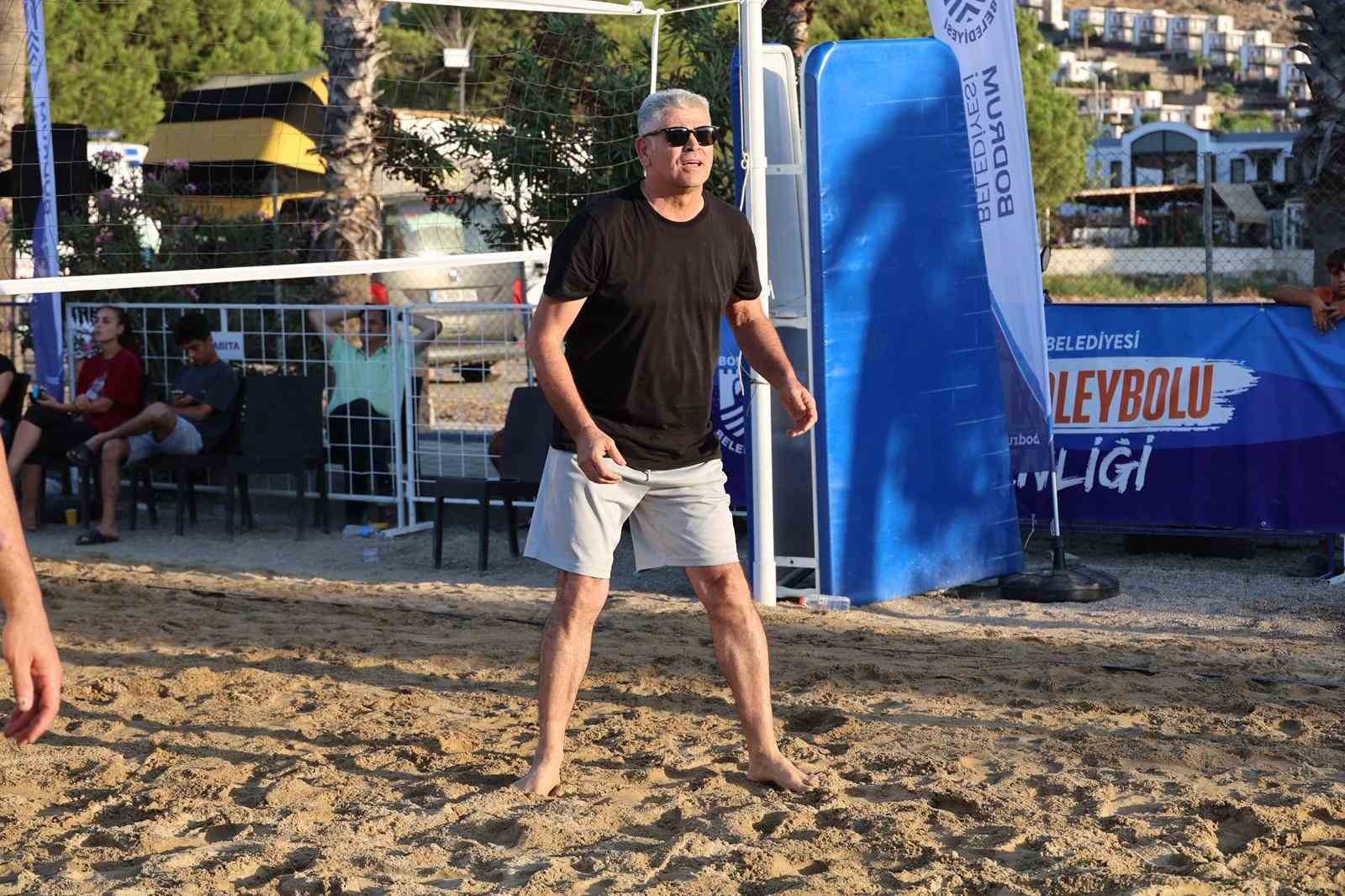Bodrum Belediyesi tarafından bu yıl ikincisi düzenlenen Plaj Voleybolu Şenliği,