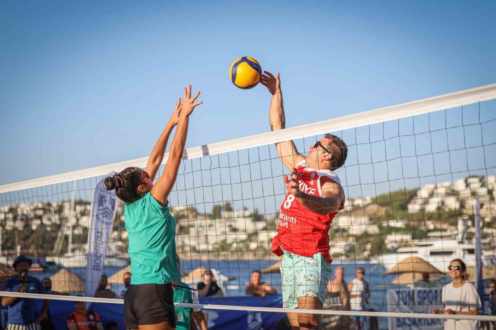 Bodrum Belediyesi tarafından bu yıl ikincisi düzenlenen Plaj Voleybolu Şenliği,
