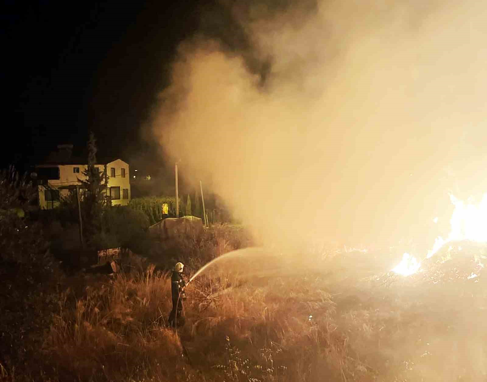 Muğla’nın Seydikemer ilçesine bağlı Kumluova Mahallesi’nde, mezarlık yanında bulunan bitkisel
