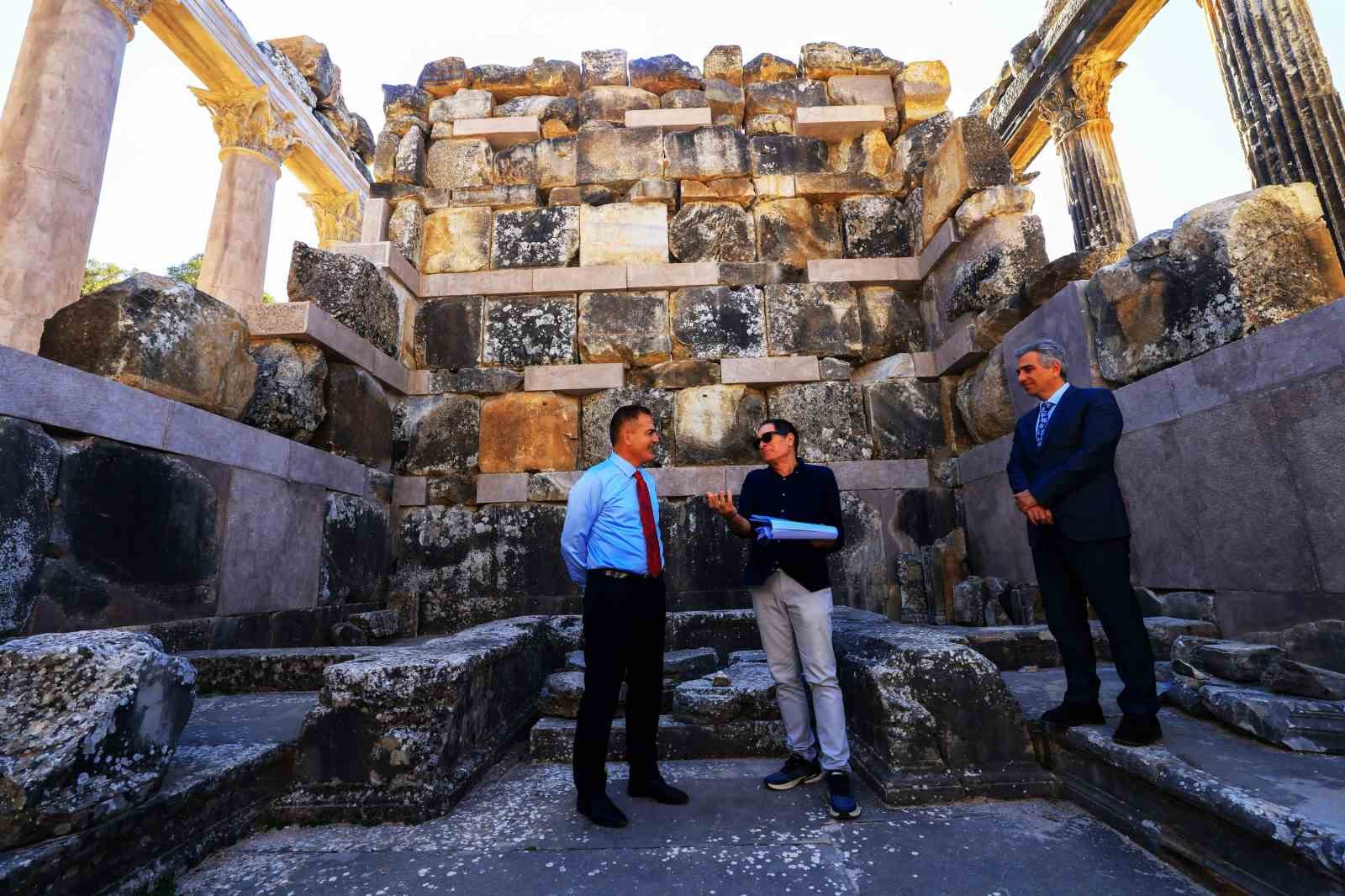 Muğla Valisi Dr. İdris Akbıyık, Milas Kaymakamı Vural Karagül ile