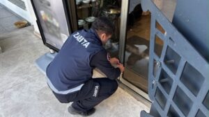 Muğla’nın Bodrum ilçesinde son kullanma tarihi geçmiş ürün sattığı tespit