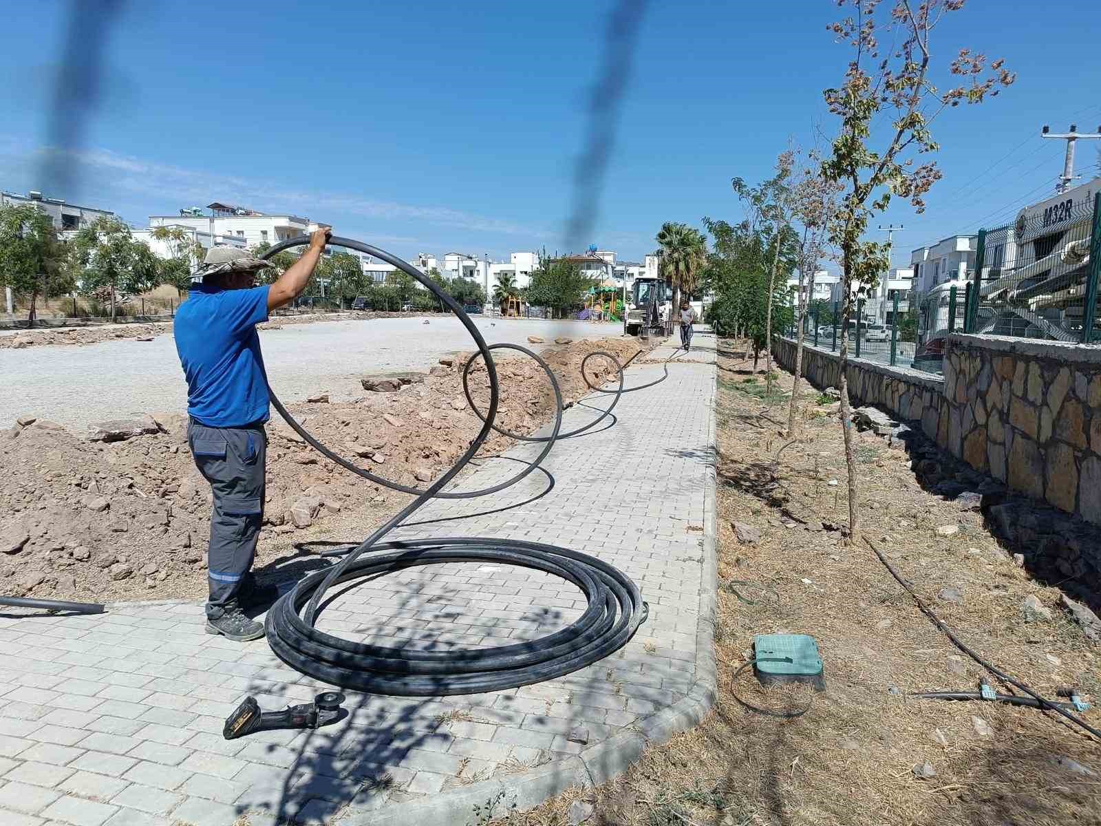 Bodrum Belediyesi Destek Hizmetleri Müdürlüğü ekipleri, ilçedeki mahallelerde sokak aydınlatmaları