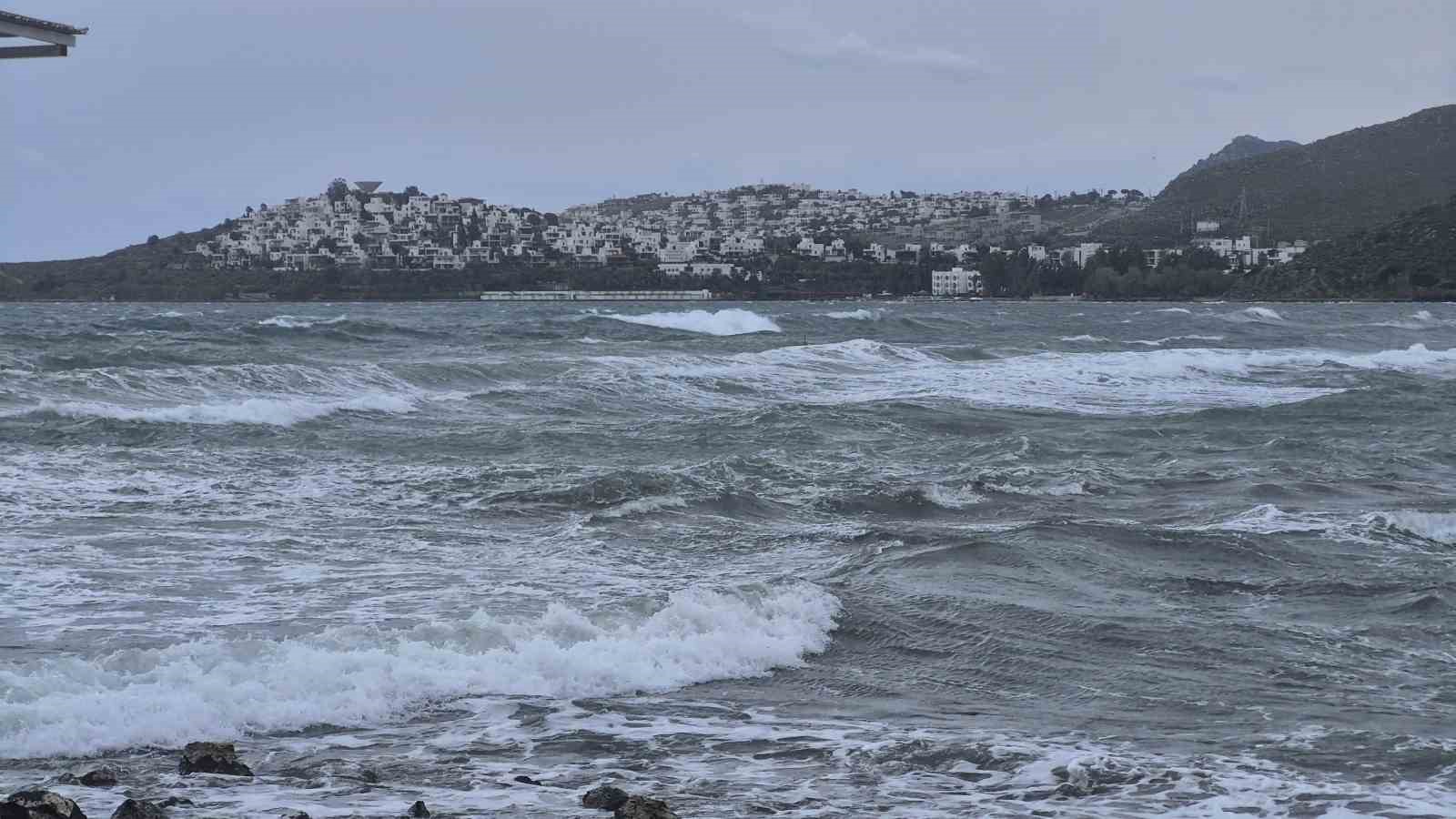 Muğla’nın Bodrum ilçesinde beklenen olumsuz hava şartları sebebiyle feribot seferleri