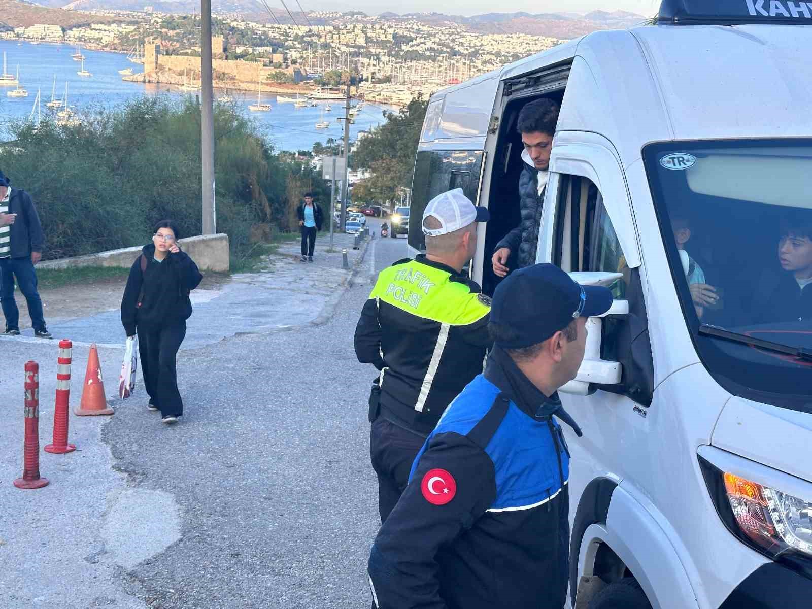 Muğla’nın Bodrum ilçesinde taşımalı eğitim kapsamında hizmet veren okul servis
