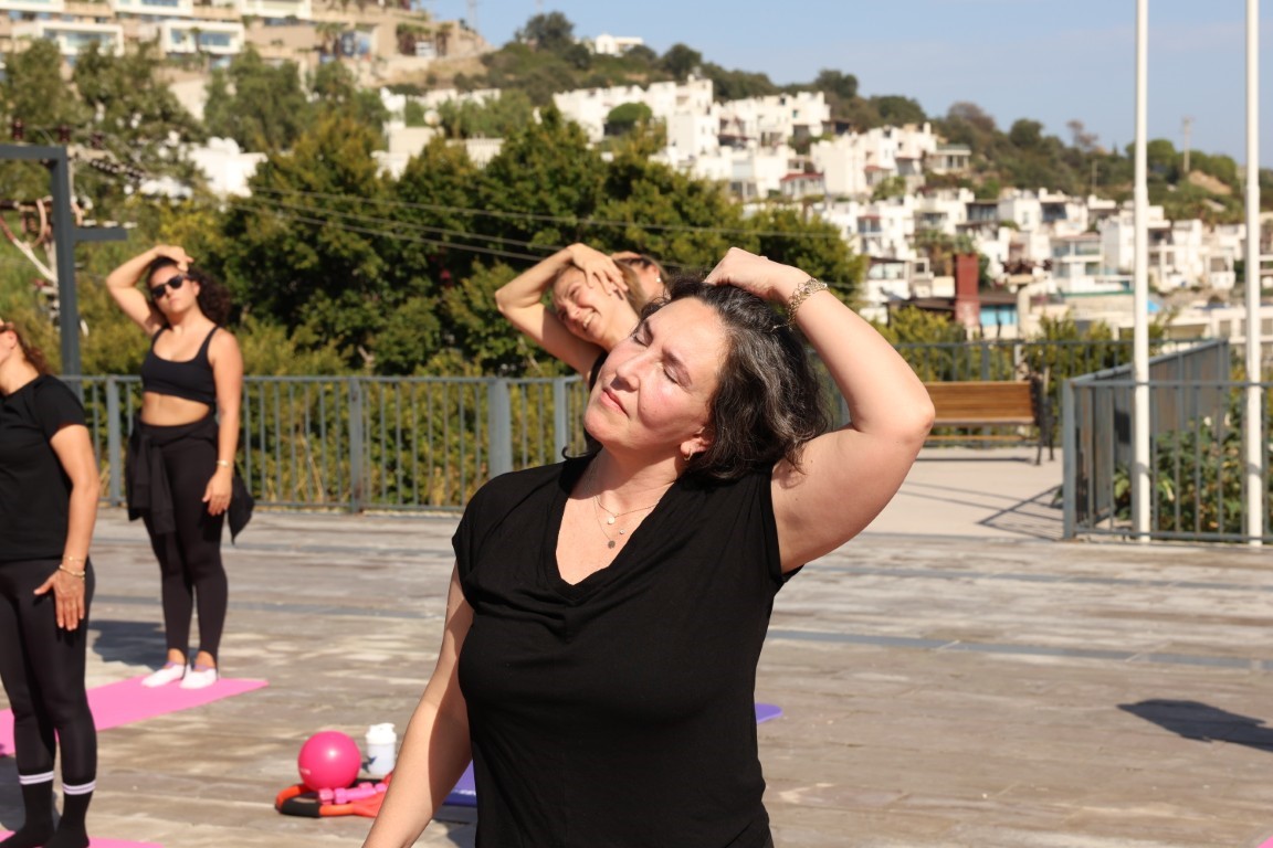 Bodrum Belediyesi Serbay Ilıcak Spor ve Kültür Kompleksinde düzenlenen pilates