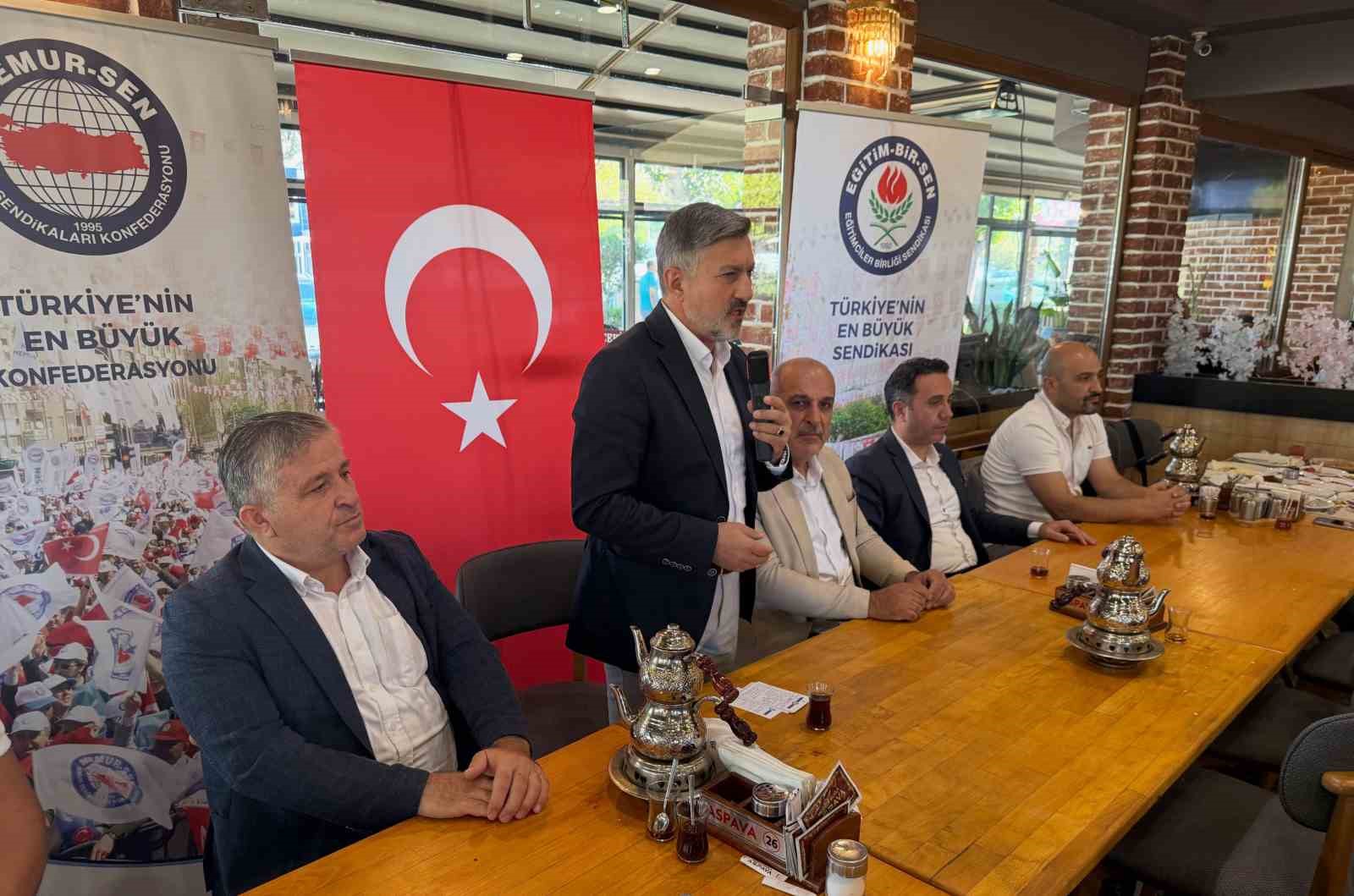 Muğla’nın Dalaman ilçesinde Eğitim-Bir-Sen Temsilciliği tarafından düzenlenen birlik, beraberlik ve