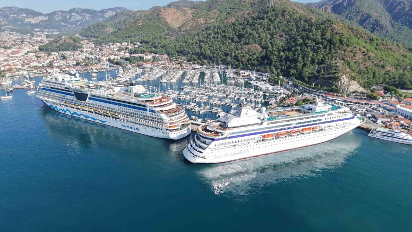 Muğla’nın Marmaris ilçesi Gümrüklü Limanı’na AIDA Stella ve Astoria Grande