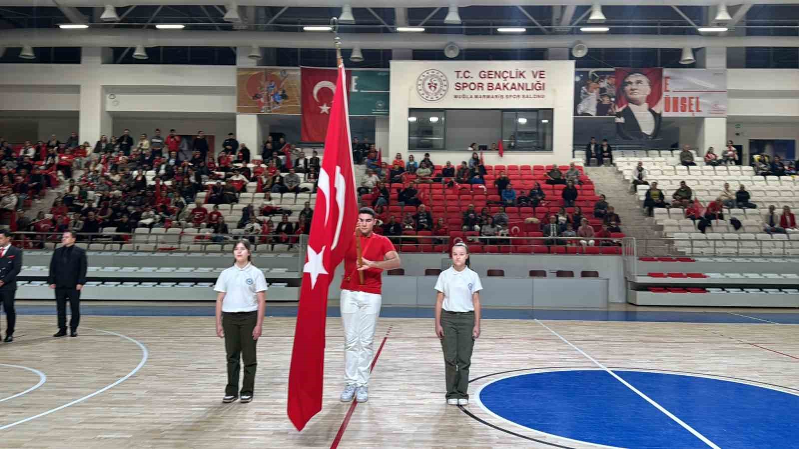 Cumhuriyet’in ilanının 103. yıl dönümü, Marmaris’te tebrikat töreni ve öğrencilerin