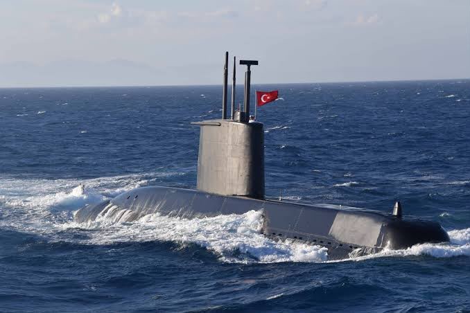 TCG I. İnönü denizaltısı ile TCSG-310 Sahil Güvenlik botu, Cumhuriyet