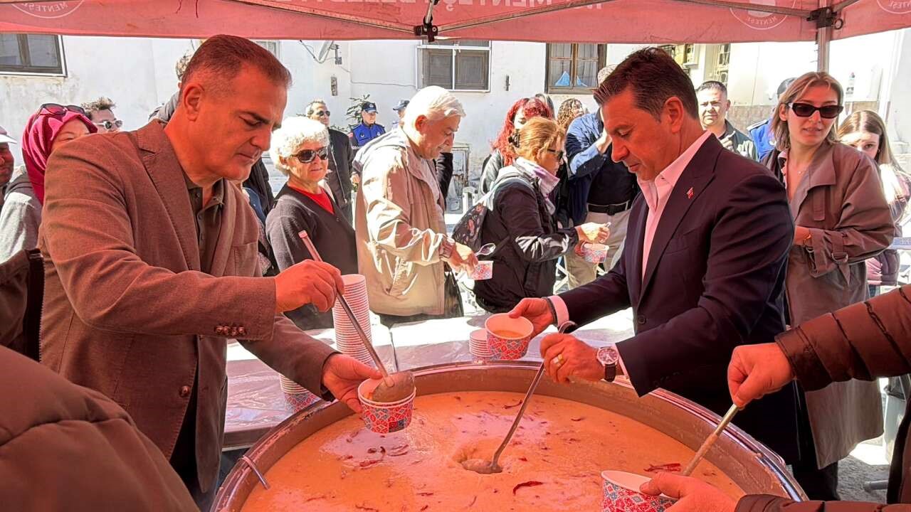 Muğla’da bu yıl 9’uncusu düzenlenen Tarhana Festivali, Saburhane Meydanı’nda çeşitli