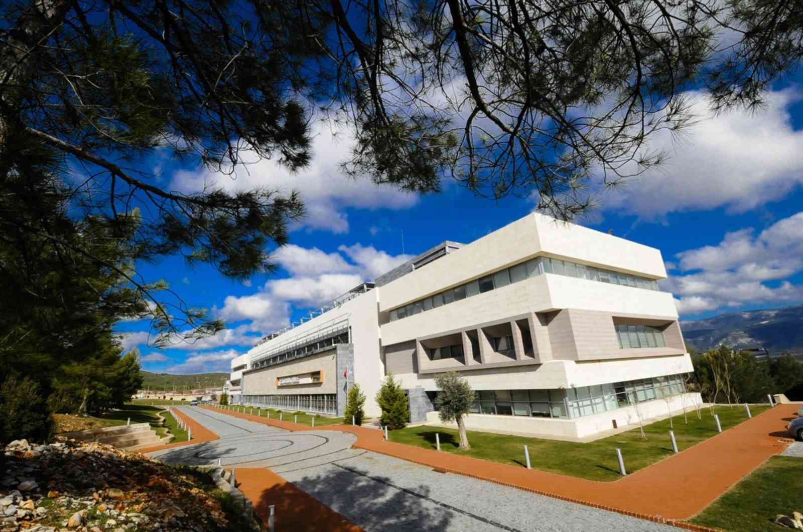 Stanford Üniversitesi tarafından, Hollanda merkezli yayıncılık şirketi ELSEVIER iş birliğiyle