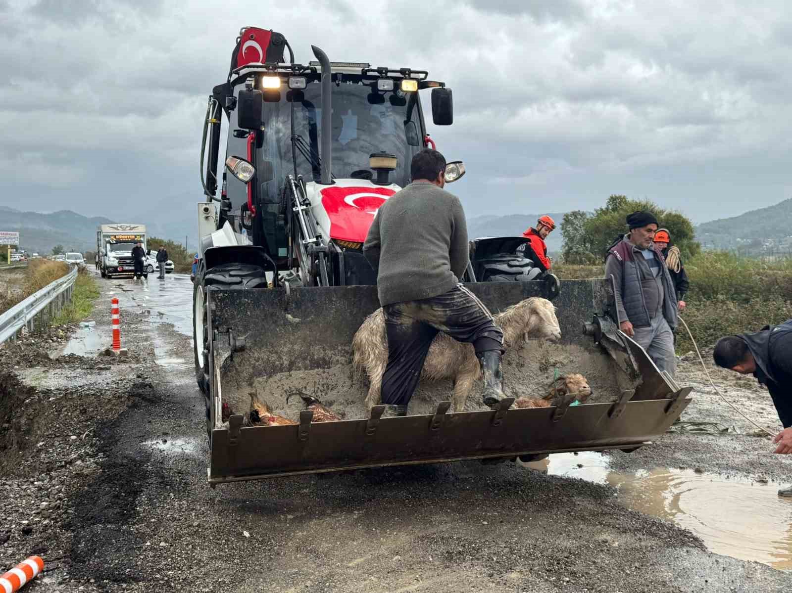 Meteoroloji Genel Müdürlüğü’nün Muğla için yaptığı turuncu uyarının ardından Dalaman