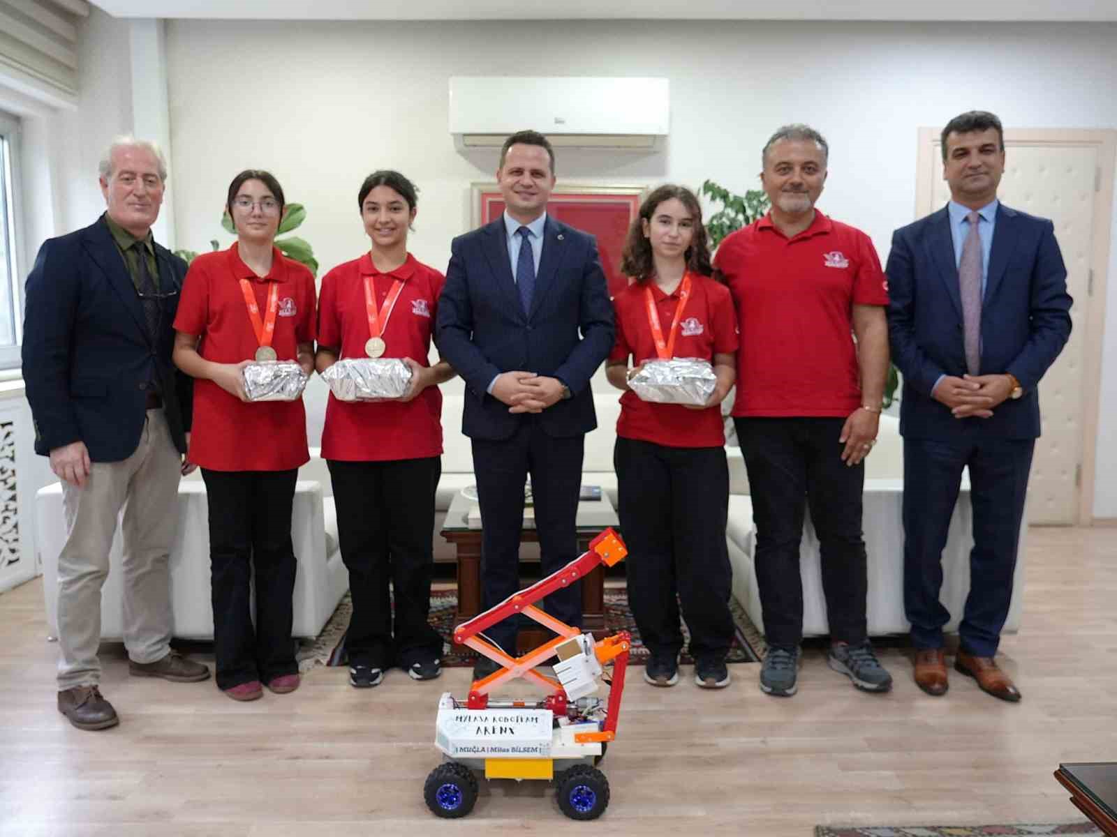 Şanlıurfa’da düzenlenen TEKNOFEST 2026 Robolig Yarışmaları Ortaokul Kategorisi’nde "ArenX" adlı