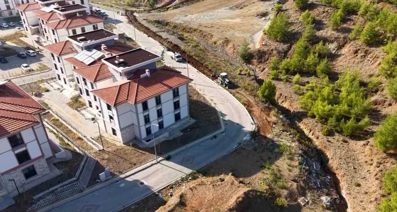 Muğla’nın Fethiye ilçesi Karaçulha Mahallesi’ndeki TOKİ konutlarında yaşanan su kesintilerinin