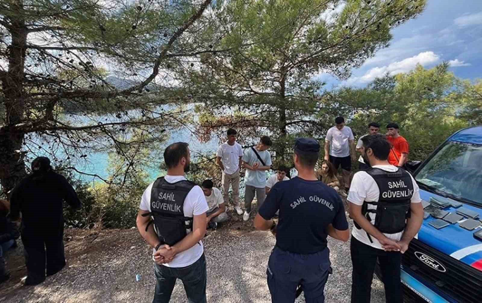 Muğla’nı Marmaris ilçesi Özgök koyunda Jandarma ve Sahil Güvenlik ekipleri