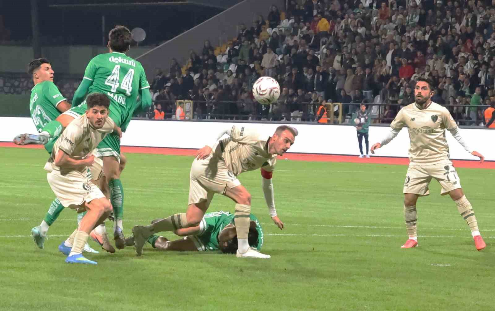 Trendyol 1. Lig’in 10. haftasında Muğlaspor, sahasında karşılaştığı Bursaspor’a 3-0